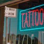 De kunst en geschiedenis van tatoeages: Een levendig tapijt van positieve expressie